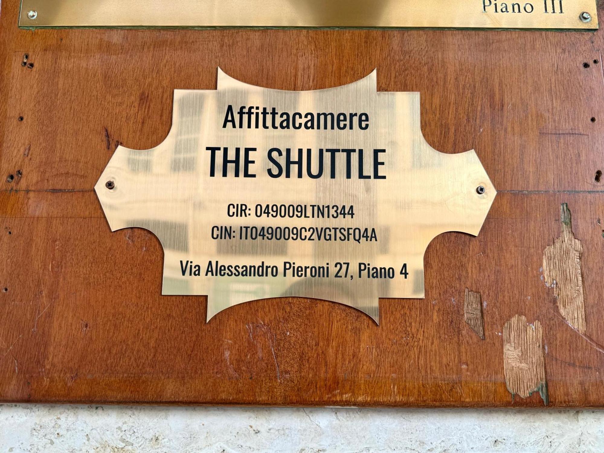 Affittacamere The Shuttle Livorno Buitenkant foto